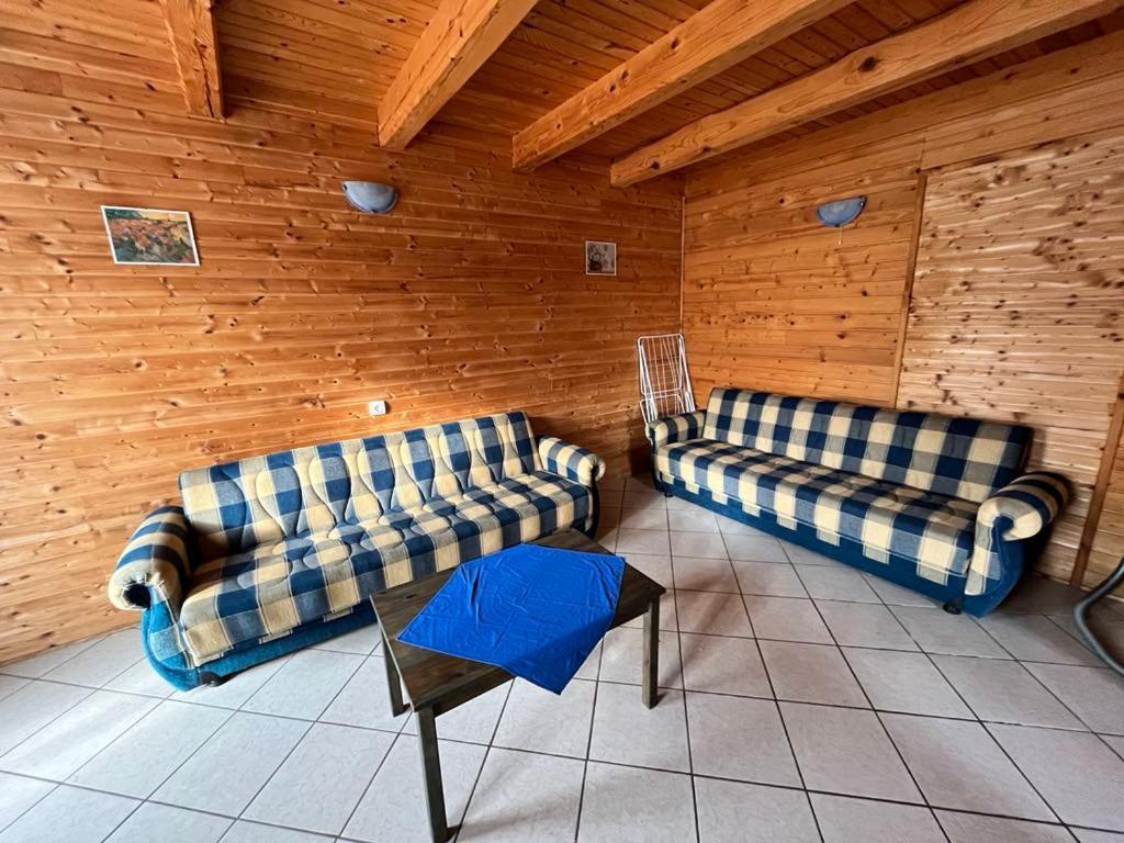 Almos Apartman Balatonfenyves Exterior foto